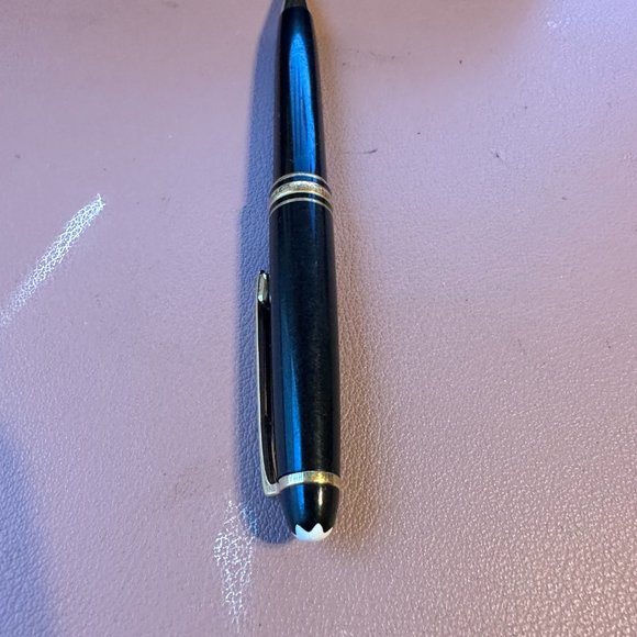 2 Mont Blanc Pens and a Mont Blanc Pen Holder - Picture 7 of 8